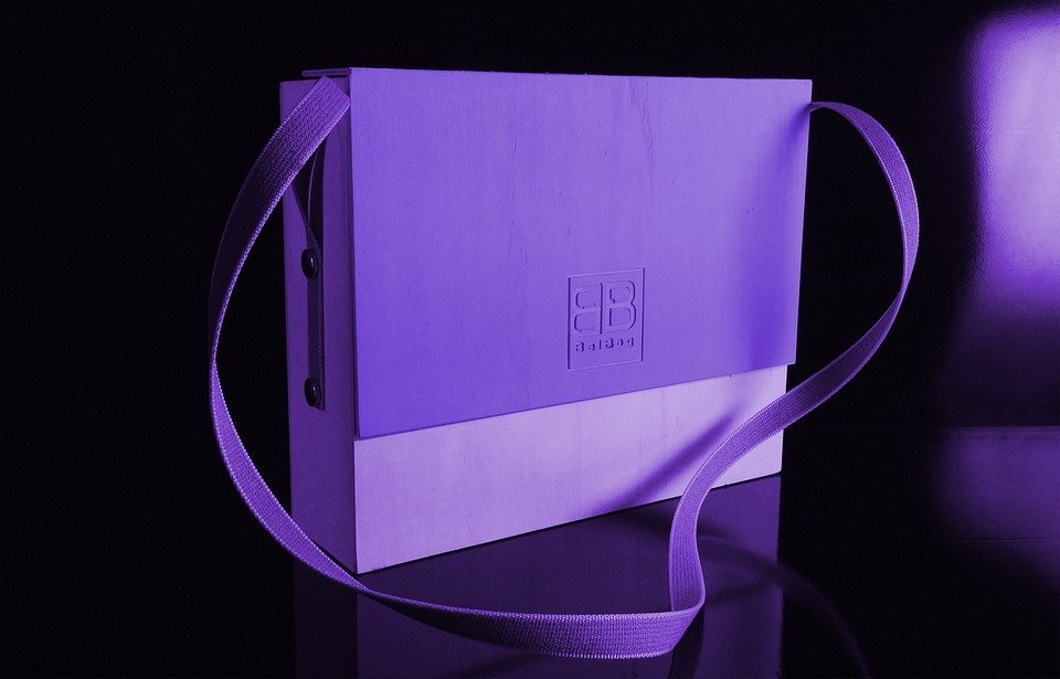 How Do You Choose the Right Bag Manufacturer for Your Brand?